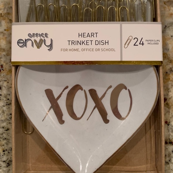 NWT Heart Trinket Dish with 24 paper clips - Picture 1 of 2